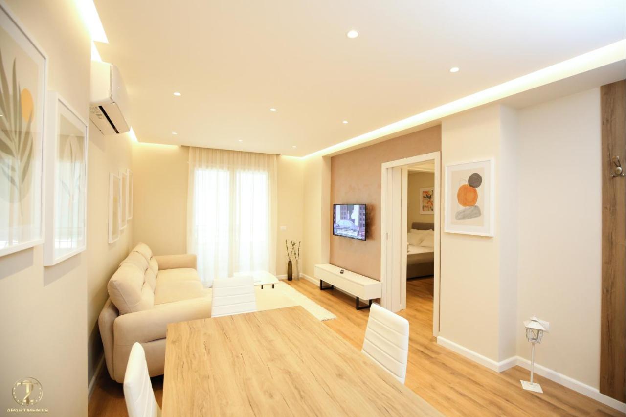 T2 City Apartments Vlorë Buitenkant foto
