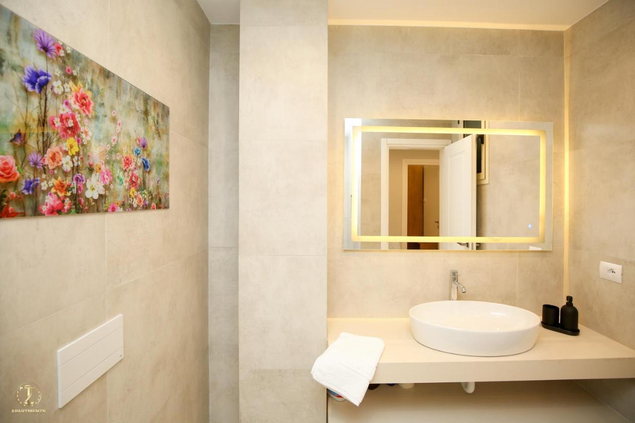 T2 City Apartments Vlorë Buitenkant foto