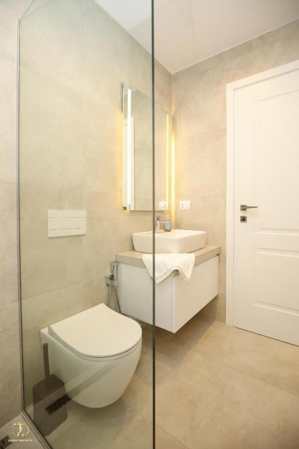 T2 City Apartments Vlorë Buitenkant foto